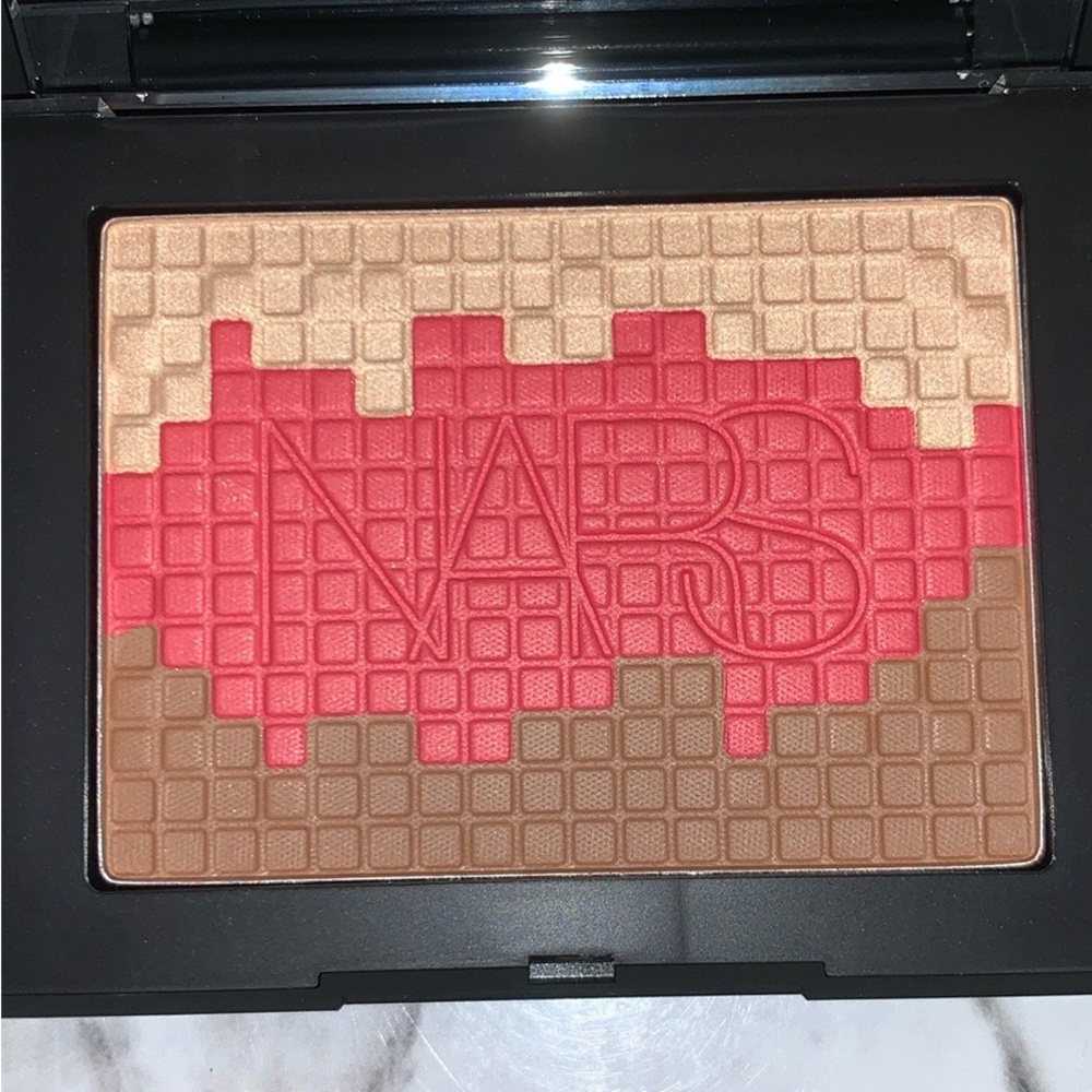 NARS FIRECLAY Mosaic Glow Blush